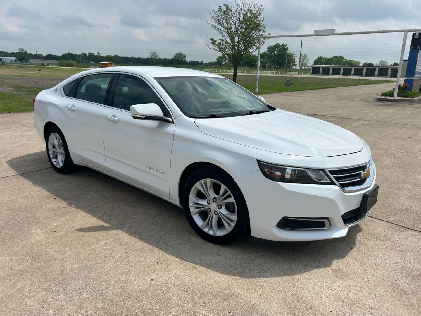 2015 White /Gray Chevrolet Impala CNG Sedan (2G1135SN0F9) with an 3.6L V6 engine, AUTOMATIC transmission, located at 17760 Hwy 62, Morris, OK, 74445, (918) 733-4887, 35.609104, -95.877060 - Photo#2